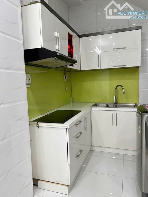 CÁCH Q1 CHƯA ĐẾN 100m - NHÀ 4 TẦNG BTCT TẠI KHU 20 THƯỚC - 3