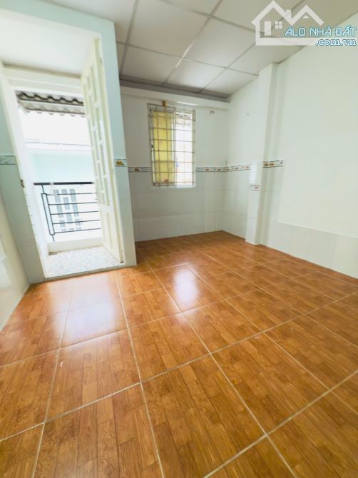 Bán nhà Âu Dương Lân Q8, 3 tầng, 2PN, sổ hồng riêng, giá nhỉnh 2 tỷ, gần Q5 & Q1 - 3