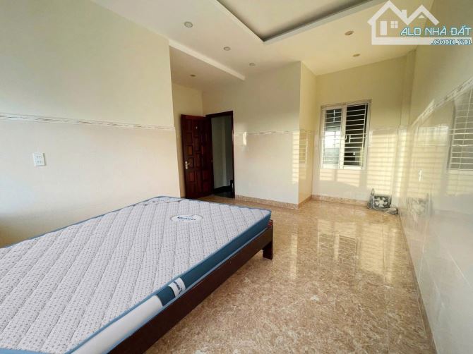 Nhà 5 Tầng Mặt Tiền kinh doanh đường Phạm Văn Đồng hiện đang kinh doanh tốt - 3