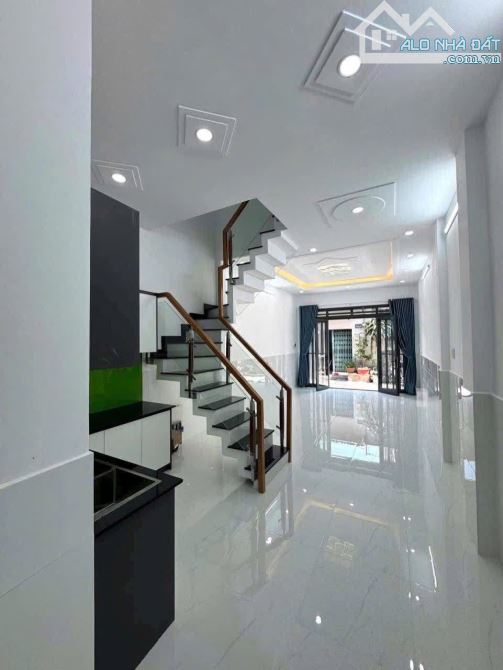 Nhà ngộp mới nhận Nguyễn Văn Quá, Q12/ Sổ Riêng/ 2 Tỷ 250Tr DT 62,4m2/ Đường ô tô - 3
