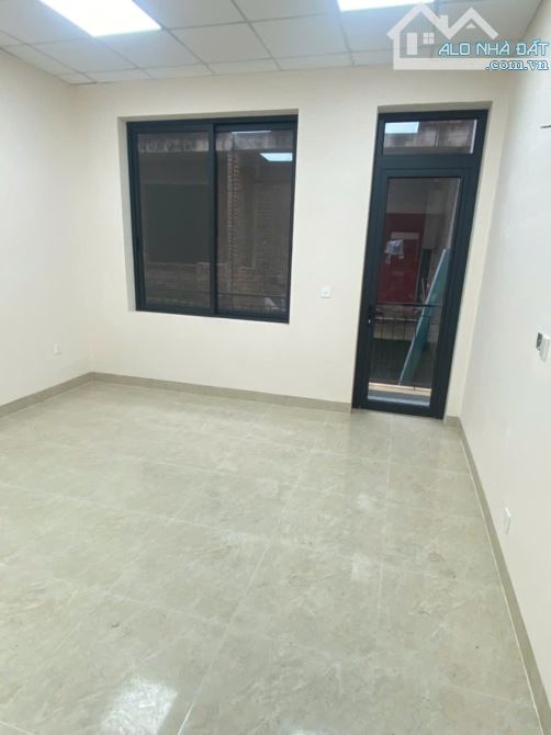 Cho thuê nhà LK Nguyễn Văn Lộc - Mỗ Lao. DT 77m2, 4 tầng, MT 5m, ô tô đỗ cửa - 3