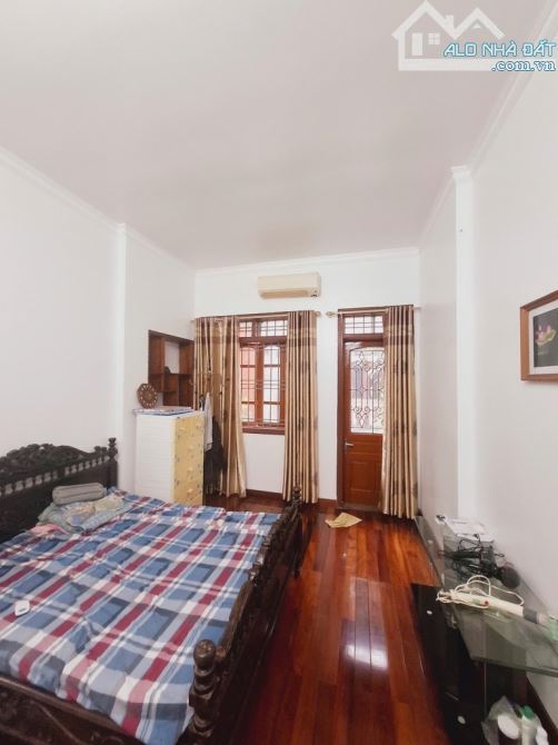 Bán nhà 4 tầng 70m2 Hoàng Như Tiếp- 17 tỷ- Ngõ thông, nội thất gỗ xịn, mặt tiền đẹp - 3