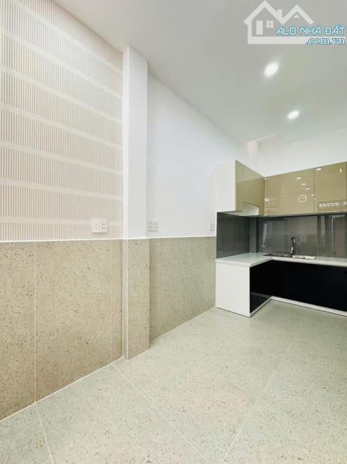 Bán gấp nhà 60m2 ngay TTTM Gigamall - Đ. Số 18, Thủ Đức. Giá: 2.8 Tỷ. SHR, hẻm ô tô 5m - 3