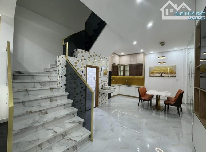 GIÁ TỐT 5TỶ750 CN 72M2(5x14,4M) NGAY CAO THẮNG, P5, QUẬN 3. NHÀ HOÀN CÔNG CHO THUÊ 28TRIỆU - 3