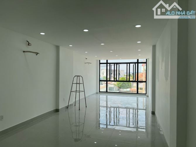 Bán Nhà VĂN PHÒNG 5 TẦNG Mặt tiền đường LÒ LU TRƯỜNG THẠNH Q9 DT: 80m2 Giá 14.5 Tỷ - 3