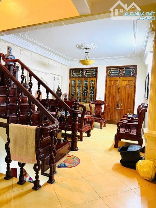 Bán Nhà Lê Thanh Nghị : KHU VỰC ĐẤT HỌC - LÔ GÓC 2 MẶT TIỀN - Ô TÔ TRÁNH - DÂN XÂY - 3