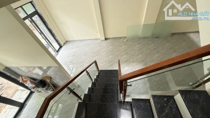 GIÁP TÂN PHÚ🧧 🎋 DT: 55M2 ( 5,5 x 10 ) - 4 TẦNG - 4PN - HẺM XE TẢI - CHỈ 6.1TỶ - 3