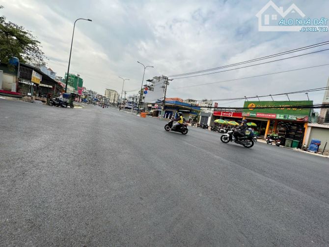 Biệt thự ngang 13.5 x 17m cn 212m2 đất, gần ngay bờ sông đang thi công tuyệt đẹp - 3