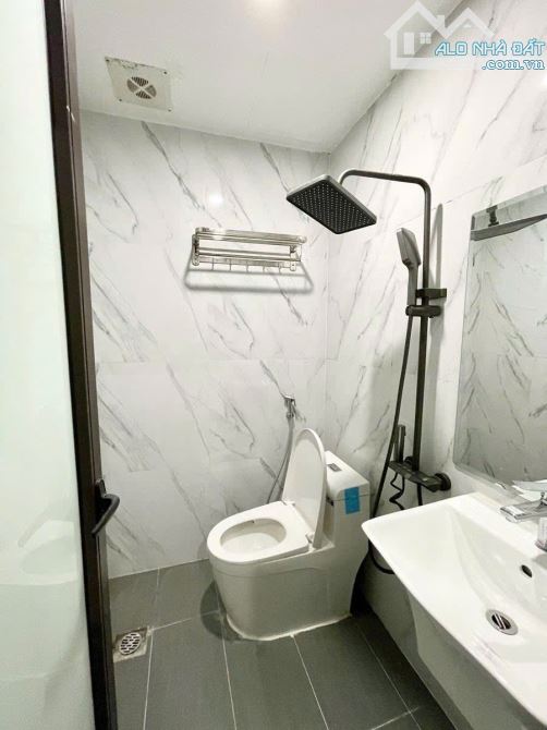 CẦU GIẤY-Ô TÔ ĐỖ CỬA-61M2-6 TẦNG THANG MÁY-10 PHÒNG FULL NỘI THẤT-DÒNG TIỀN 850TR/NĂM - 3