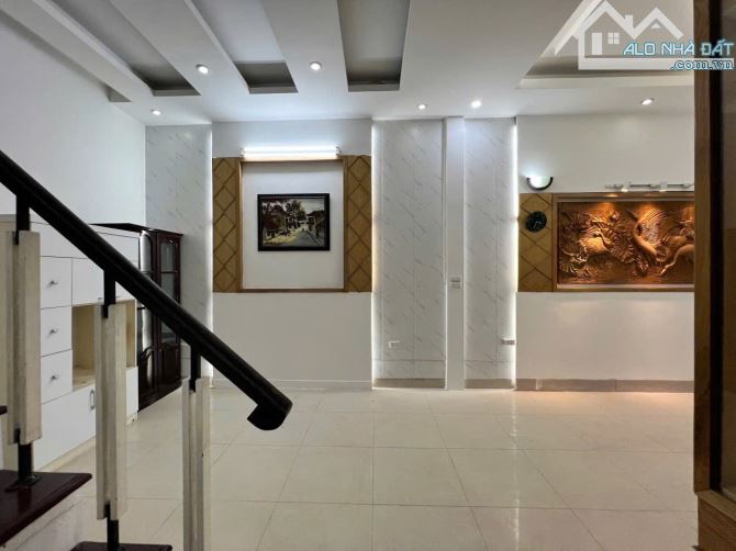 Nhà 2 Mặt Tiền Trung Tâm Quận Thanh Xuân,Phố Tô Vĩnh Diện,DT 63m2 x 3 Tầng,MT 5,3m - 3