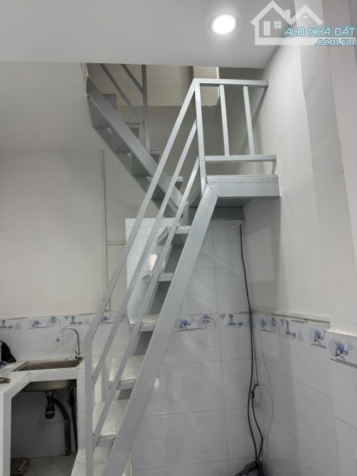 Nhà Hẻm Lò Gốm - 3 x 5M - 1,3 Tỷ - Gần Chợ. - 3