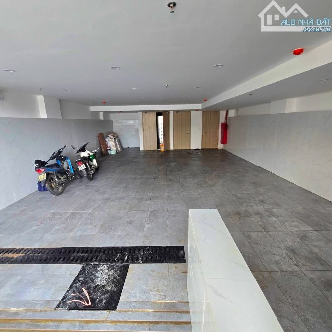 Tòa Nhà Cực Đẹp Bề Thế Phố Mới Đội Cấn 10 Tầng 90M2 62 Tỷ Mặt Tiền 8M - 3