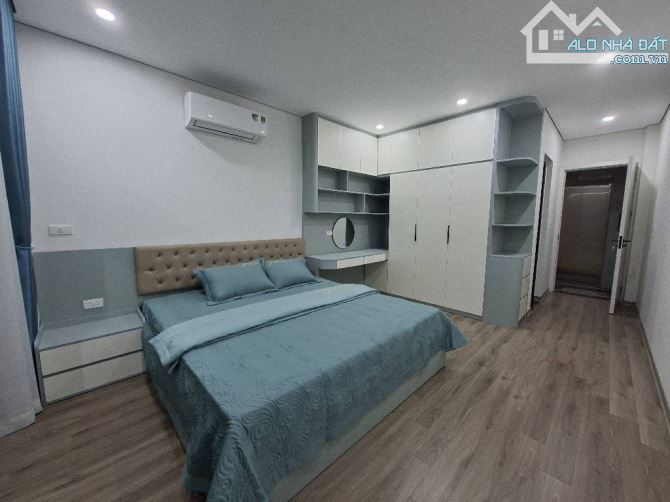 Bán nhà Thạch Bàn 39 m2, mt 3,6 m . Rao 12,79 tỉ - 3