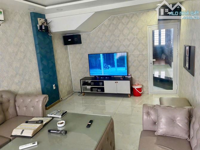Cho thuê biệt thự đẹp có hồ bơi khu Lacasa Hoàng Quốc Việt Quận 7. DT: 17 x 19m, giá 80 tr - 3