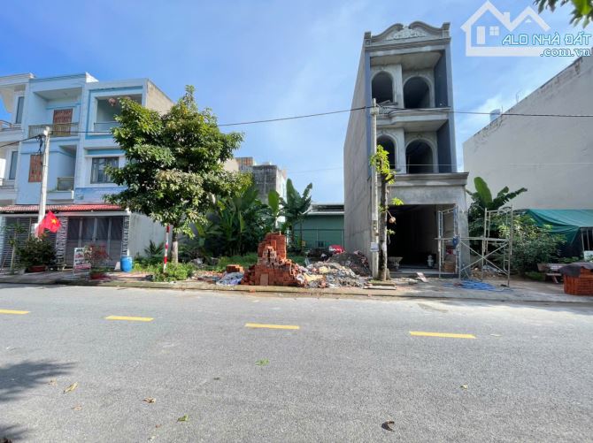 Nhà gần trung tâm y tế Dĩ An, khu Phú Mỹ Hiệp, 1 trệt 2 lầu 3PN, sổ riêng, 2835 - 3
