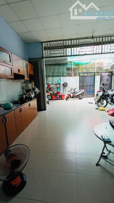 NHÀ DIỆN TÍCH LỚN –  NGANG 5M - MUA GIỮ TIỀN HOẶC XÂY CĂN HỘ DỊCH VỤ - QUẬN 4 - NHINH 6 TỶ - 3