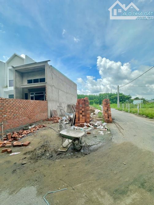 Chỉ còn duy nhất 1 lô đất sổ riêng sẵn thổ cư 100% gần trường THCS Thạnh Phú - 3