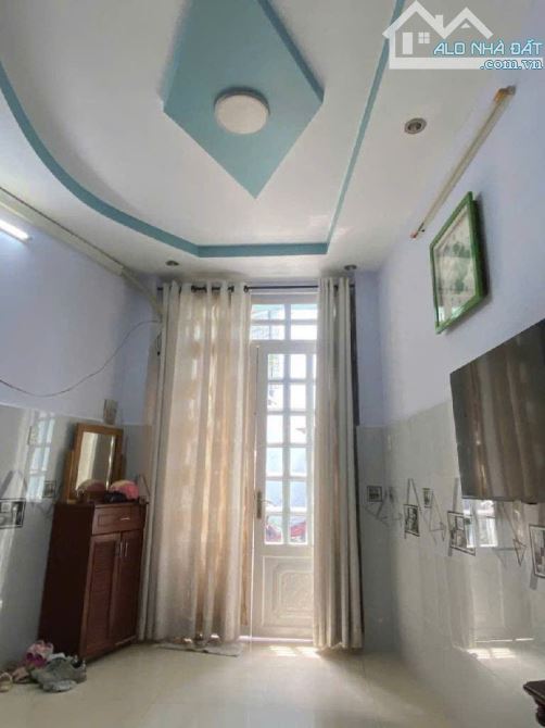 Bán nhà 3 tâng 30m2 - 2.9 tỷ - Gần chợ Thủ Đức - 2 phút trục lộ chính - 3