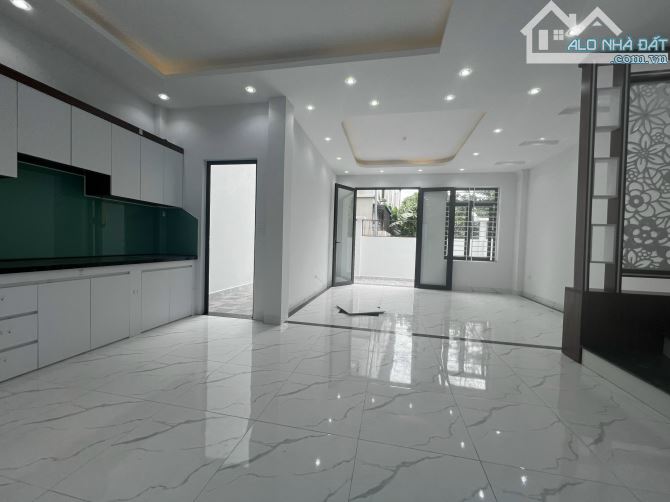 Nhà trị trấn Quốc Oai mà rộng quá, 75m2x3T, gần đại lộ thăng long giá chỉ 3.5x tỷ - 3