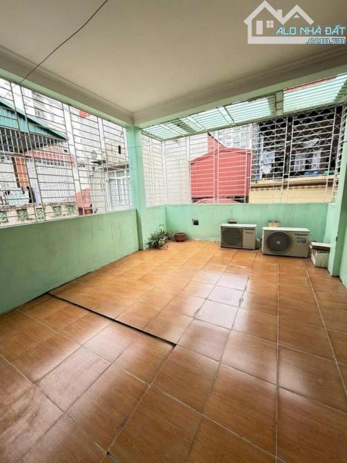 TRUNG KÍNH CẦU GIẤY 40m 5T MT4.2m 15.5 TỶ PHÂN LÔ OTO VÀO NHÀ CỰC HIẾM - 3