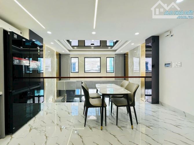 NHÀ ĐẸP XÂY MỚI 100% - XE HƠI NGỦ TRONG NHÀ -  GIÁP BÌNH THẠNH.  P7 GV - 45M2 - 3