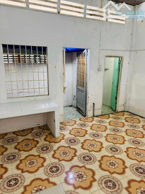 Bán gấp căn nhà cấp 4 cũ đang chio thuê, gần ngay ngã 3 chùa, Hóc Môn, 730 triệu, SH - 3