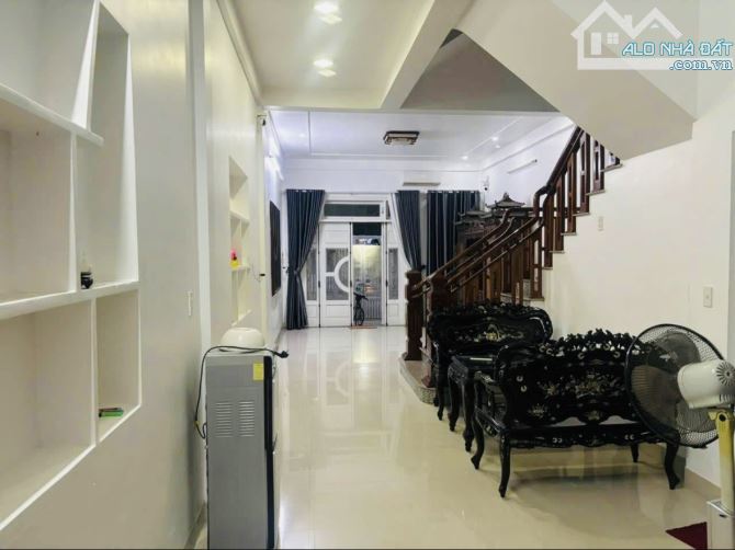 Bán nhà 3 tầng mặt tiền Lê Minh Huế - 2
