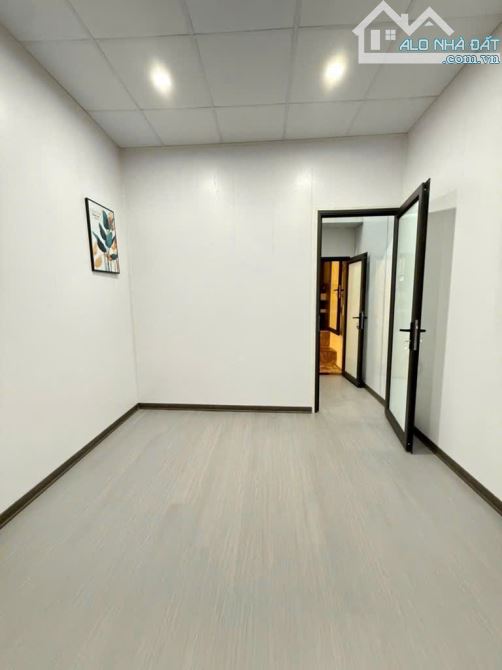 BÁN NHÀ TRUNG TÂM THANH TRÌ 37 M2 5 TẦNG THANG MÁY, Ô TÔ ĐỖ NHỈNH 6 TỶ - 3