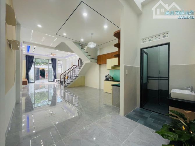 Bán Nhà Mới 1 Trệt 1 Lầu 3 Phòng Ngủ Giáp Hóc Môn, 125m2, Sổ Hồng Riêng - 3