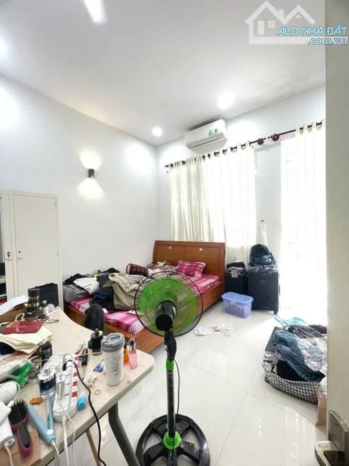 Bán Nhà 2 Tầng Hẻm Thông Thoáng, Cách Đường Xe Hơi 20m Huỳnh Tấn Phát, P. Phú Thuận Quận - 3