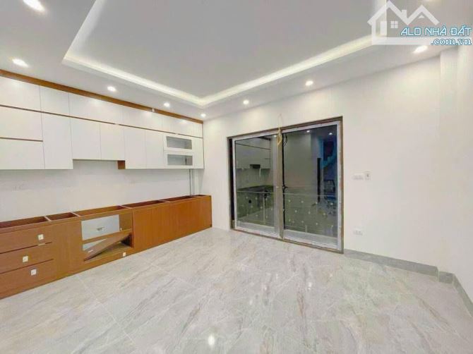 🔥 BÁN NHÀ MINH KHAI - 6 TẦNG THANG MÁY - OTO ĐỖ CỬA - HƠN 7 TỶ - 3