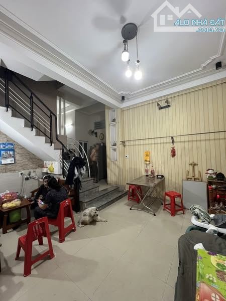 Lý Tự Trọng - 3 tầng 5pn - Ô tô đỗ cửa - Giá chỉ còn 4,8 tỷ - 3