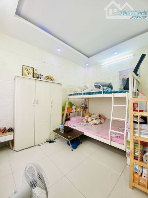 Bán Gấp nhà Tây Thạnh Tân Phú gần trường đại học công thương 40m2 ,3Tầng Nhỉnh 4 tỷ - 3