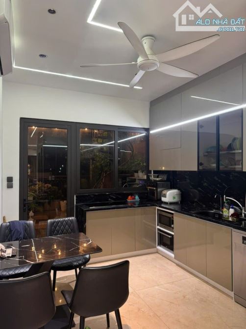 Phân lô,Thang máy, kinh doanh, ô tô, Phú Diễn, Bắc Từ Liêm. Gần Đại học. 66m2. Giá: 20 Tỷ - 4