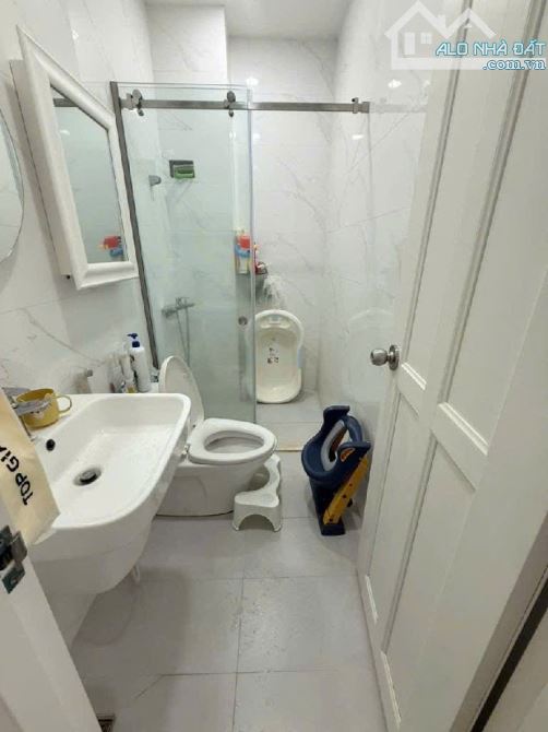 BÁN NHÀ QUẬN 7 - XE HƠI TRÁNH - NGAY CHỢ PHÚ THUẬN - CÁCH TRỤC XE TẢI VÀI CHỤC MÉT - 4