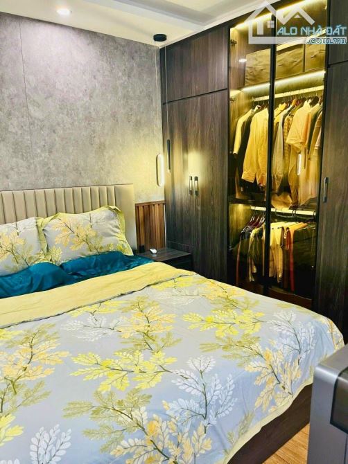 NHÀ HIẾM CẦU GIẤY - 33M2 - 5 TẦNG - MẶT TIỀN RỘNG 5M - GIÁ 6.8 TỶ - 4