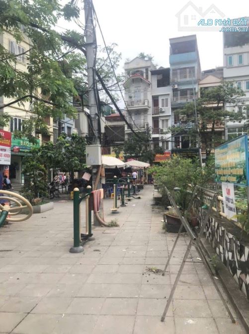 BÁN NHÀ CẦU GẤY 74M - GARA Ô TÔ - CẦU THANG GIỮA - CÓ THỂ LẮP ĐẶT THANG MÁY - 4