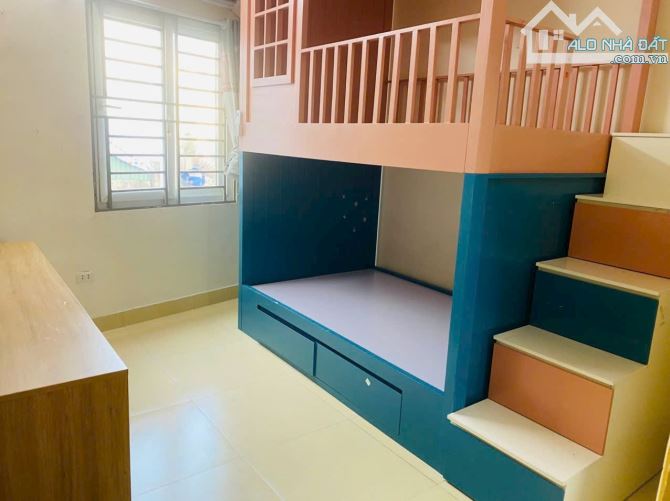 BÁN NHÀ DÂN XÂY THẠCH BÀN LONG BIÊN 6 TỶ 41m 4 TẦNG MT 4m Ô TÔ KINH DOANH GẦN TRƯỜNG CẤP 3 - 4