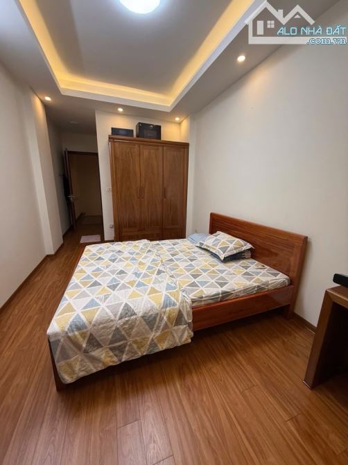 NGUYẾN VĂN CỪ Ô TÔ ĐỖ CỬA , NHÀ ĐẸP 5 TẦNG Ở NGAY CHỈ NHỈNH 8 TỶ - 4
