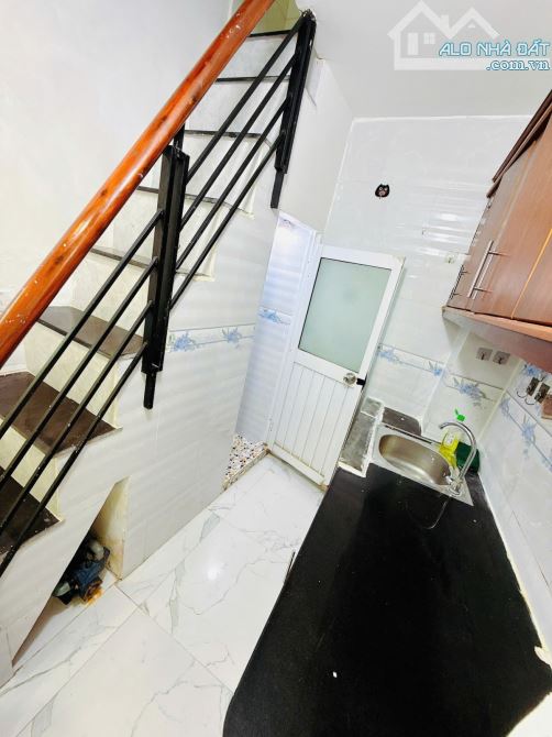 Bán nhà Âu Dương Lân Q8, 3 tầng, 2PN, sổ hồng riêng, giá nhỉnh 2 tỷ, gần Q5 & Q1 - 4