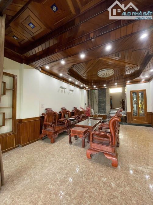 Nhà 5 Tầng Mặt Tiền kinh doanh đường Phạm Văn Đồng hiện đang kinh doanh tốt - 4