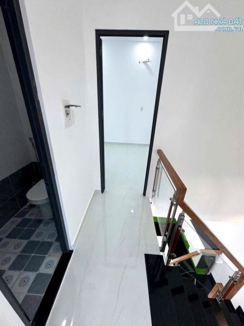 Nhà ngộp mới nhận Nguyễn Văn Quá, Q12/ Sổ Riêng/ 2 Tỷ 250Tr DT 62,4m2/ Đường ô tô - 4