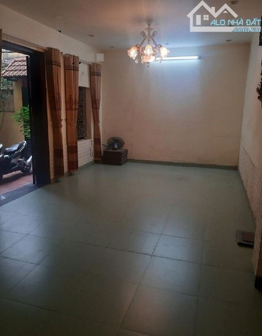 Cho thuê nhà riêng ngõ 28 đường Võ Chí Công, Dt 100m2 xây 70m x 3 tầng riêng biệt - 4