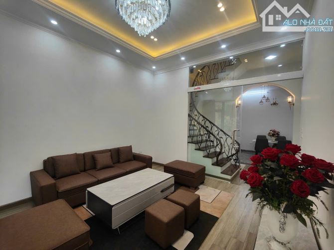 Cho thuê nhà mới ngõ 12 phố Phan Văn Trường, Dt 45m2 x 5 tầng mới , đường ngõ rộng để ô tô - 4