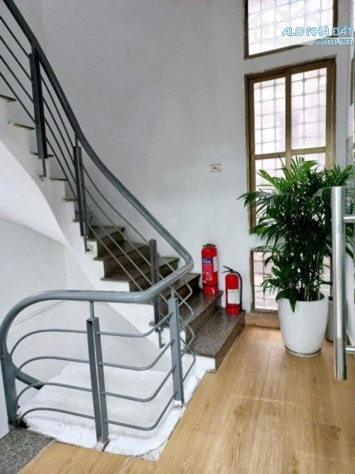 Cho thuê toà nhà Mặt Phố Khúc Thừa Dụ, Cầu Giấy, 7.5 tầng x 150m2, mt 10m, 285 Triệu - 4