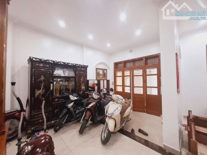 Bán nhà 4 tầng 70m2 Hoàng Như Tiếp- 17 tỷ- Ngõ thông, nội thất gỗ xịn, mặt tiền đẹp - 4
