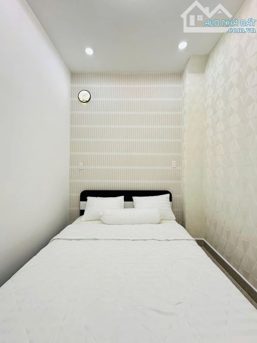 Bán gấp nhà 60m2 ngay TTTM Gigamall - Đ. Số 18, Thủ Đức. Giá: 2.8 Tỷ. SHR, hẻm ô tô 5m - 4