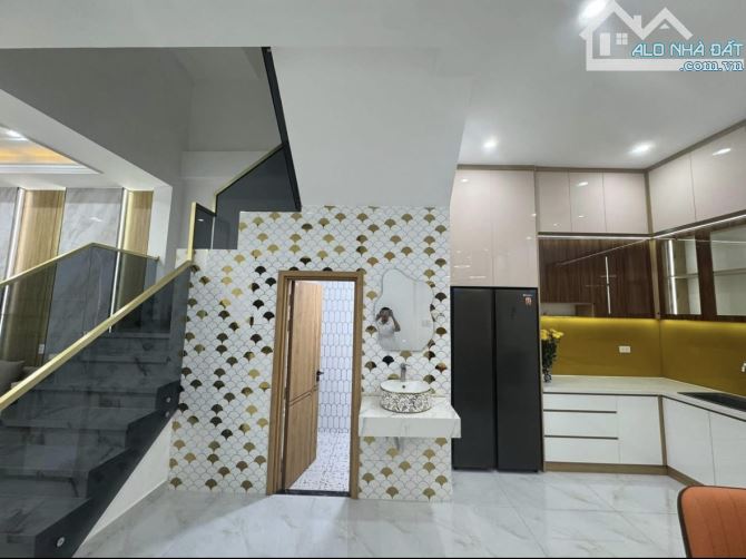 GIÁ TỐT 5TỶ750 CN 72M2(5x14,4M) NGAY CAO THẮNG, P5, QUẬN 3. NHÀ HOÀN CÔNG CHO THUÊ 28TRIỆU - 4