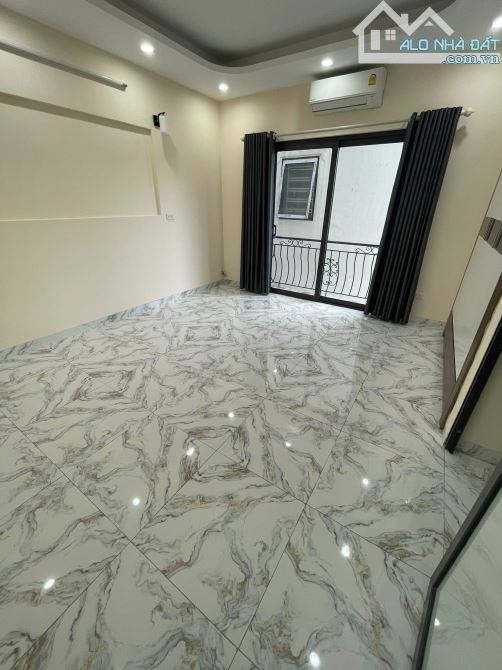 🏡 NHÀ ĐẸP BÁT KHỐI – CỰ KHỐI 30M², 5 TẦNG, 3 NGỦ – 5,6 TỶ - 4