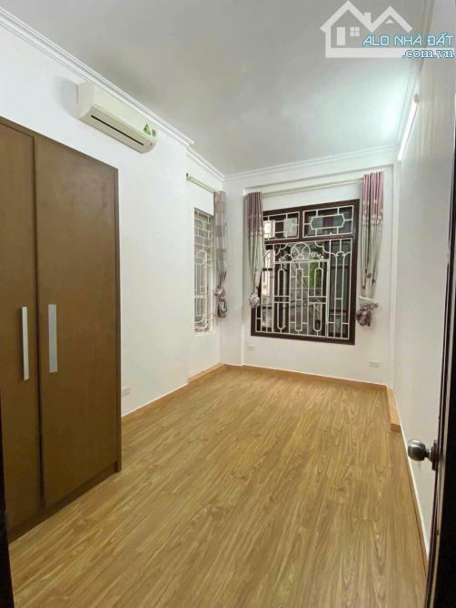 Cho thuê nhà nguyên căn ngõ 127 Hào Nam, 32m2 x 4 Tầng, 3 ngủ, Giá 11 triệu/tháng - 4